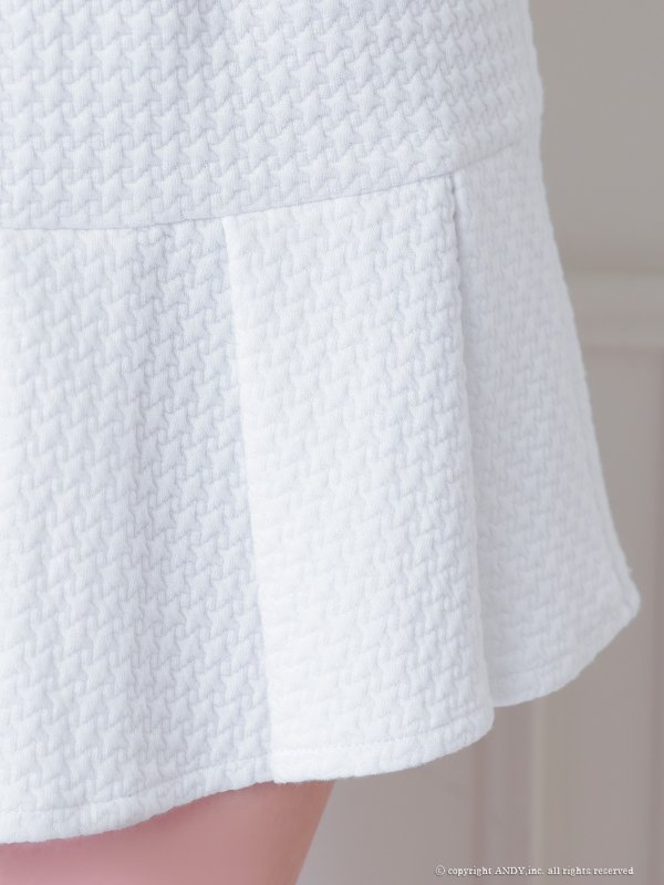 ホワイト×ブラック モデル：さき　着用サイズ：Sサイズ