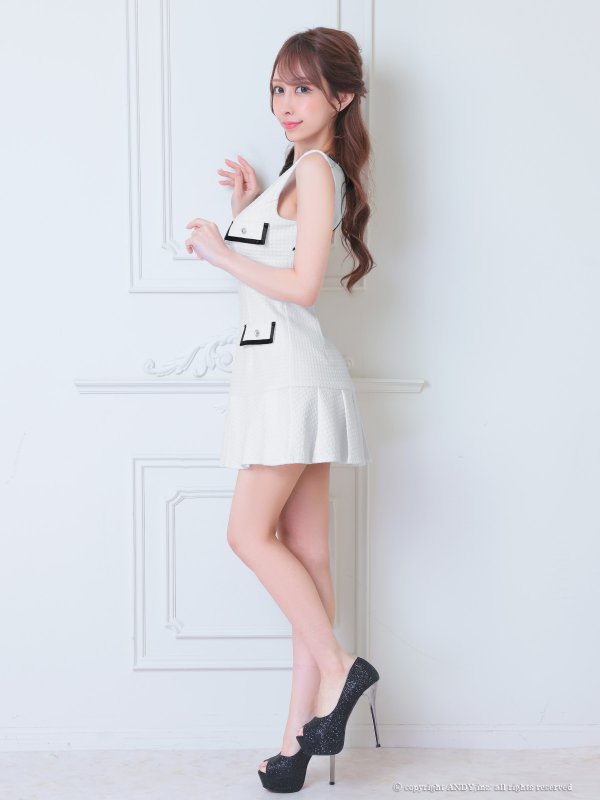 ホワイト×ブラック モデル：さき　着用サイズ：Sサイズ