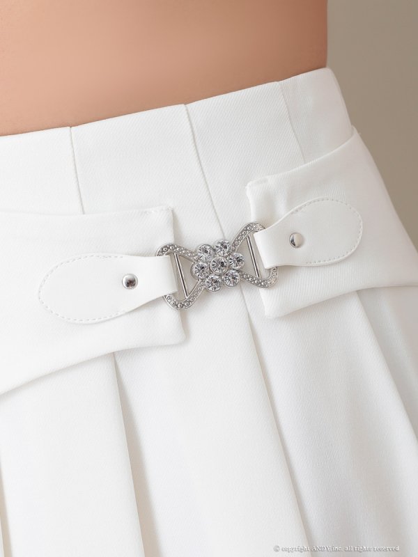 ホワイト モデル:まりん 着用サイズ:Sサイズ