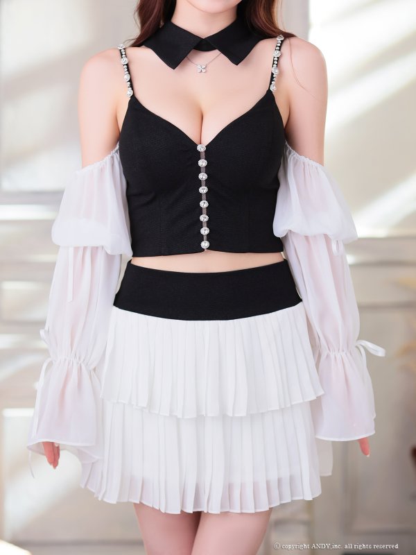 ブラックxホワイト　モデル：ももか　身長：156cm　着用サイズ：Sサイズ