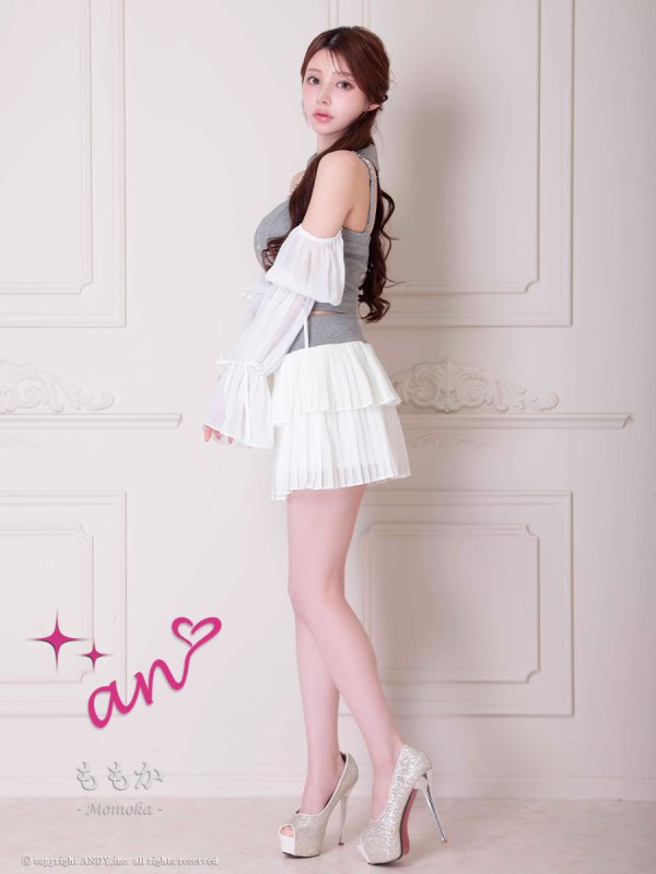 グレーxホワイト モデル：ももか　身長：156cm　着用サイズ：Sサイズ