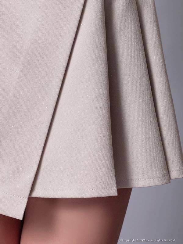 ベージュ モデル：天使あさまる　着用サイズ：Sサイズ