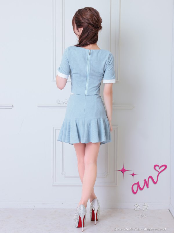 ブルー モデル：さき　着用サイズ：Sサイズ