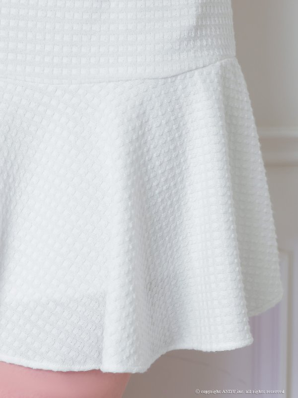 アイボリー モデル：さき　着用サイズ：Sサイズ