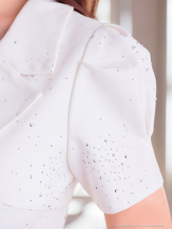 ホワイト モデル:りな 身長:160cm 着用サイズ:Sサイズ