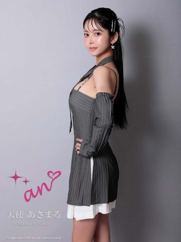 グレーxホワイト モデル：天使あさまる　着用サイズ：Sサイズ