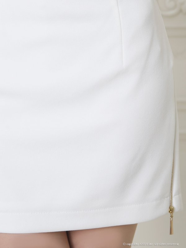 ホワイト モデル：ほの　着用サイズ：Sサイズ