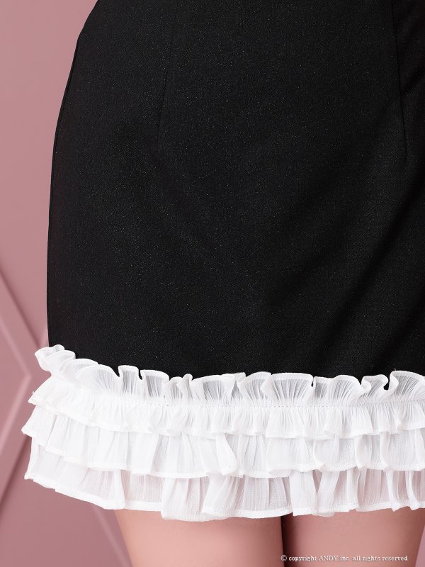 ブラックxホワイト　モデル：愛咲ななみ　着用サイズ：Sサイズ