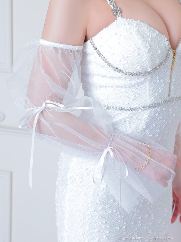 ホワイト モデル:かのん 着用サイズ:Sサイズ