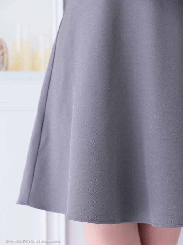 グレー モデル：桃園ありさ サイズ：Sサイズ