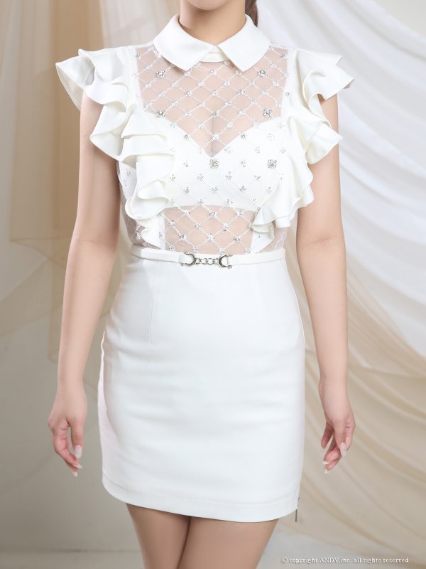 ホワイト モデル：さき　着用サイズ：Sサイズ