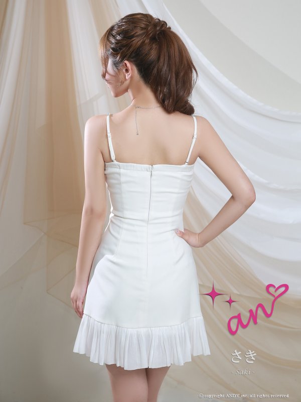 ホワイト　モデル：さき　着用サイズ：Sサイズ