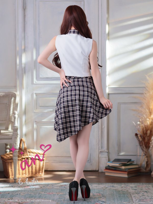 ホワイトxネイビー モデル：ももか　身長：156cm　着用サイズ：Sサイズ