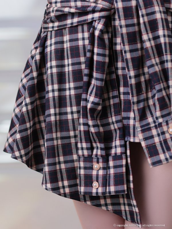 ホワイトxネイビー モデル：ももか　身長：156cm　着用サイズ：Sサイズ