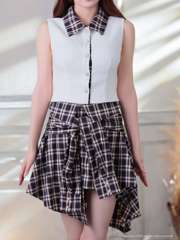 ホワイトxネイビー モデル：ももか　身長：156cm　着用サイズ：Sサイズ