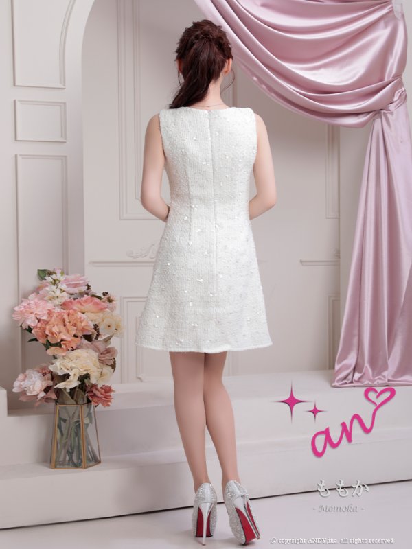 ホワイト　モデル：ももか　身長：156cm　着用サイズ：Sサイズ