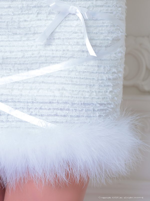 ホワイト　モデル：もえ　着用サイズ：Sサイズ