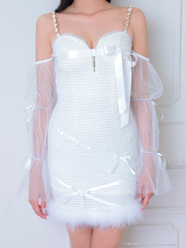 ホワイト　モデル：もえ　着用サイズ：Sサイズ