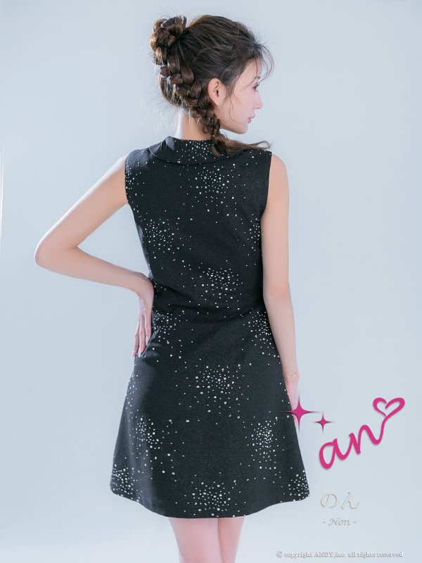 ブラック　モデル：のん　着用サイズ：Sサイズ