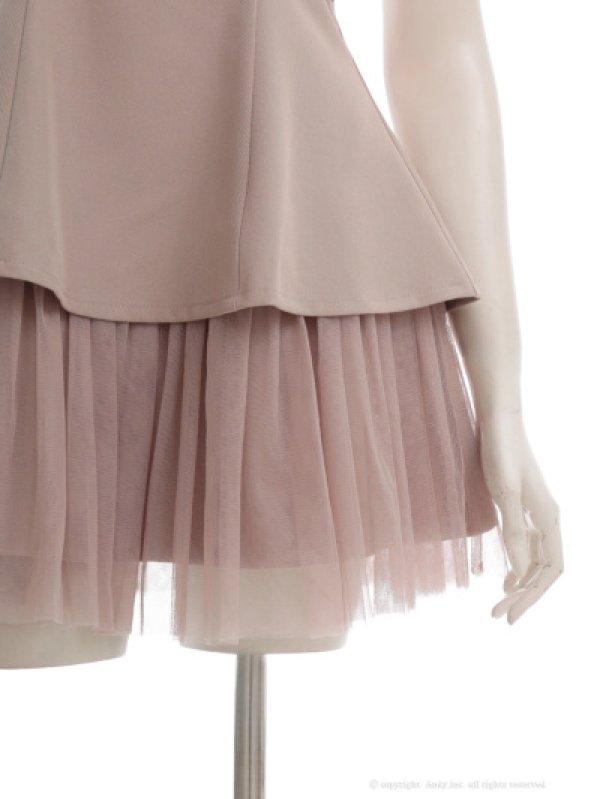 ピンクベージュ