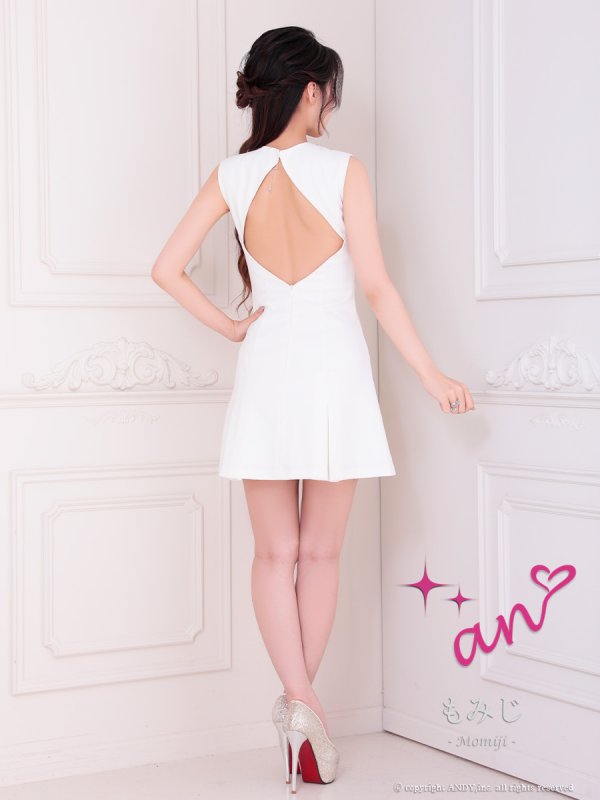 ホワイト モデル：もみじ　着用サイズ：Sサイズ