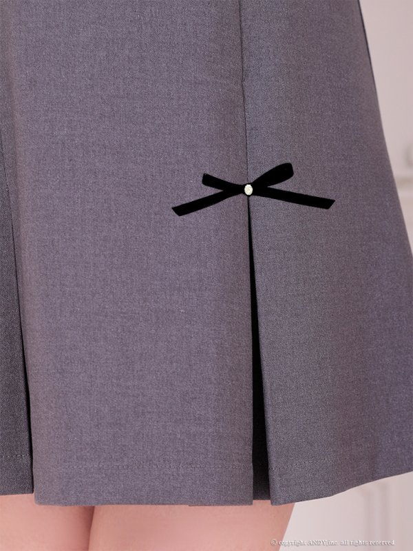 グレー モデル：天使あさまる　着用サイズ：Sサイズ