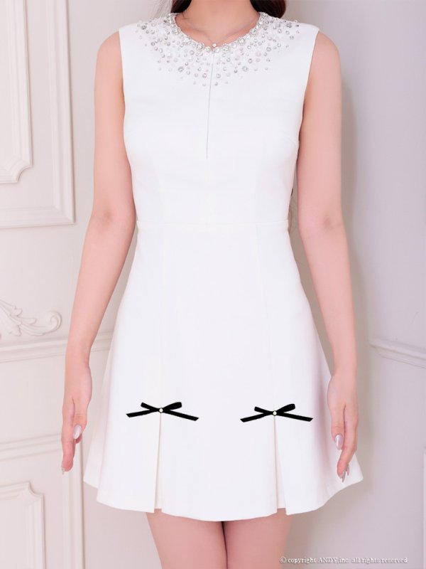 ホワイト モデル：もみじ　着用サイズ：Sサイズ