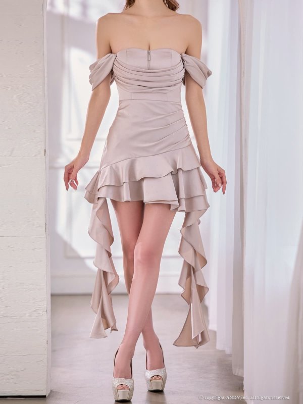 ピンクベージュ　モデル：桜咲乃愛　身長：164cm　着用サイズ：Sサイズ