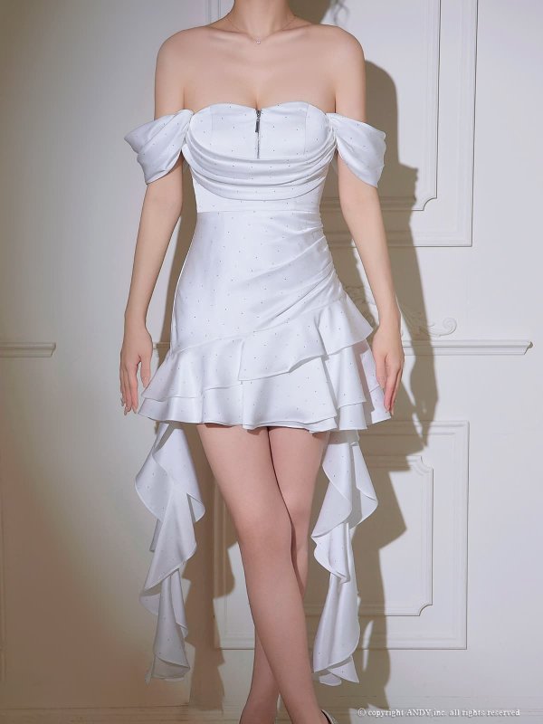 ホワイト　モデル：まりん　身長：171cm　着用サイズ：Sサイズ