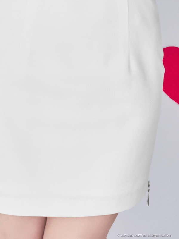 ホワイト　モデル：のあ　着用サイズ：Sサイズ