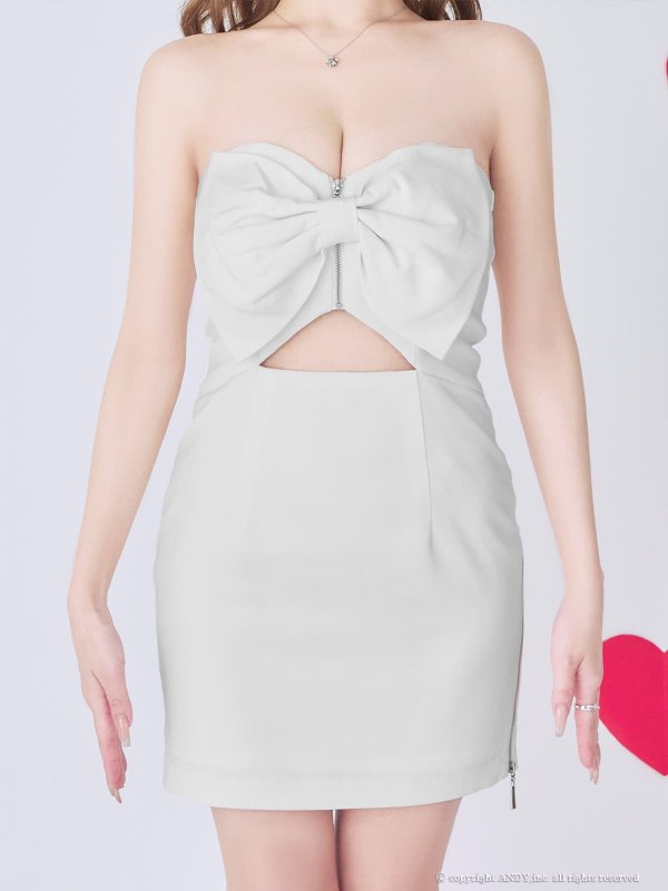 ホワイト　モデル：のあ　着用サイズ：Sサイズ