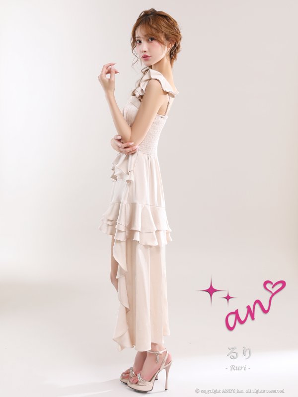 ベージュ　モデル：るりぴ　身長：165cm　着用サイズ：Sサイズ