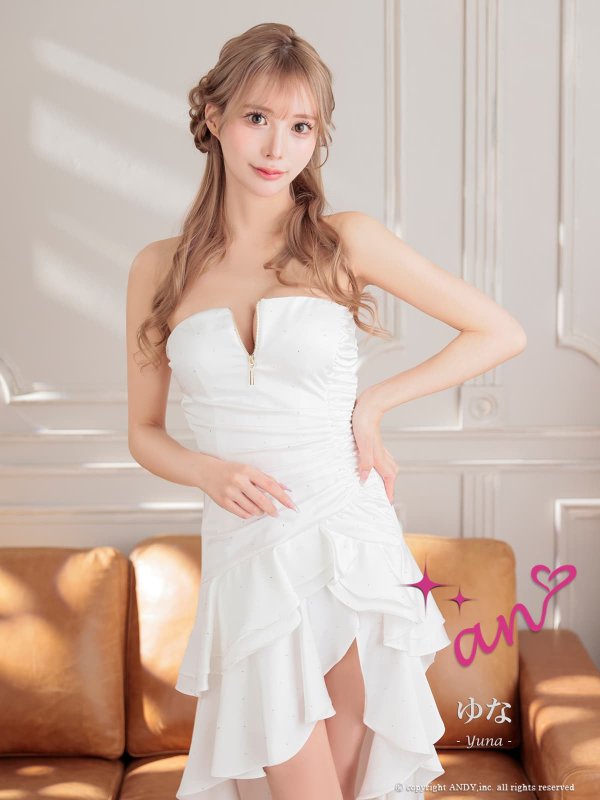 ホワイト　モデル：ゆな　着用サイズ：Sサイズ