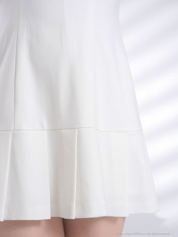 ホワイト　モデル：まりん　身長：171cm　着用サイズ：Sサイズ
