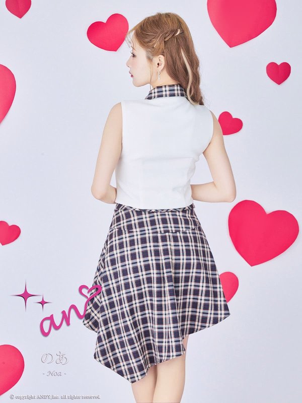 ホワイトxネイビー　モデル：のあ　着用サイズ：Sサイズ