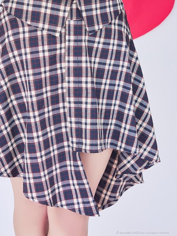 ホワイトxネイビー　モデル：のあ　着用サイズ：Sサイズ