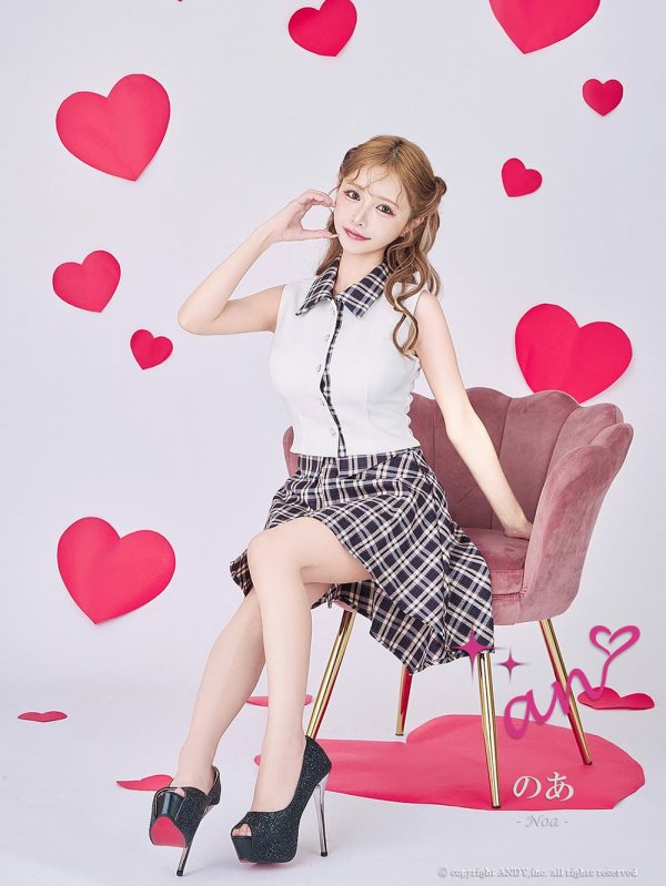 ホワイトxネイビー　モデル：のあ　着用サイズ：Sサイズ