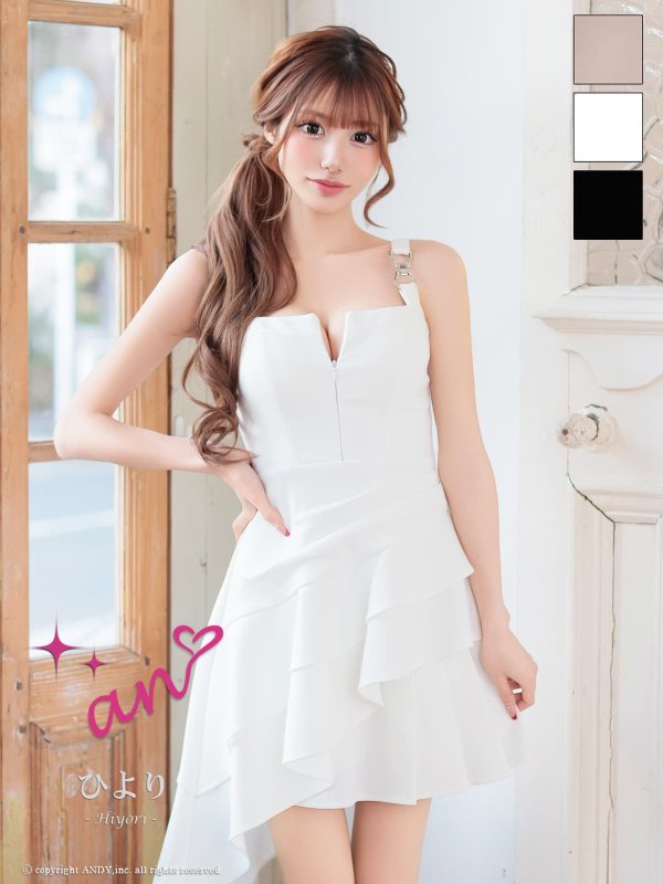 ホワイト　モデル：ひより　着用サイズ：Sサイズ