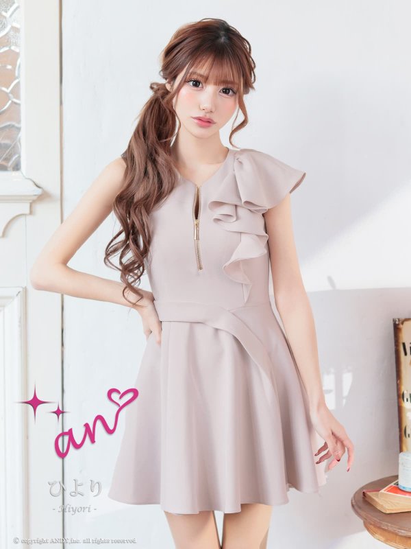 ベージュ モデル：ひより　身長：152cm　着用サイズ：Sサイズ