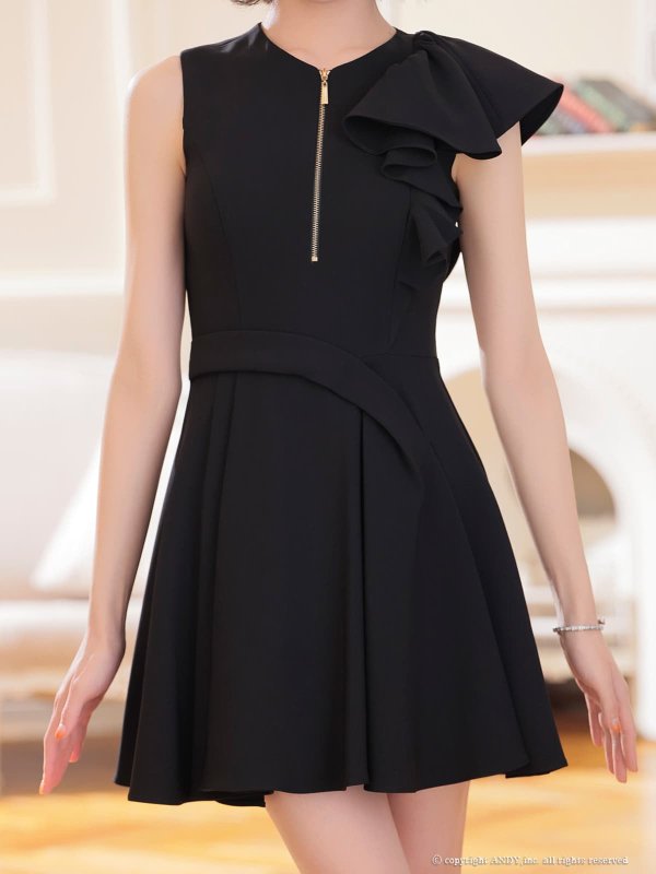 ブラック モデル：南柚子　身長：163cm　着用サイズ：Sサイズ