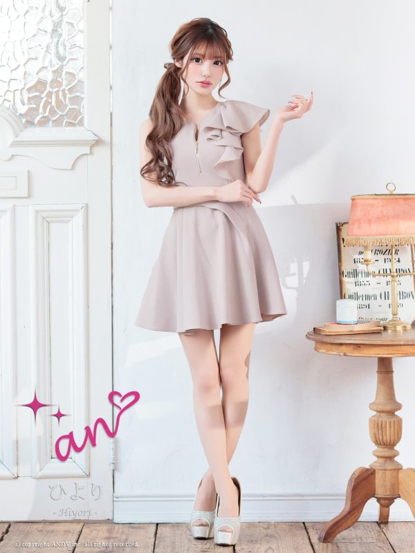 ベージュ モデル：ひより　身長：152cm　着用サイズ：Sサイズ