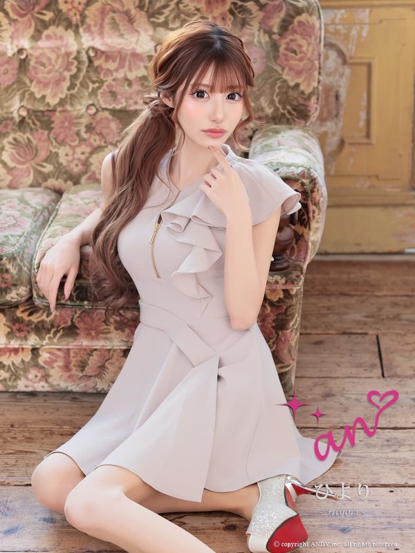 ベージュ モデル：ひより　身長：152cm　着用サイズ：Sサイズ