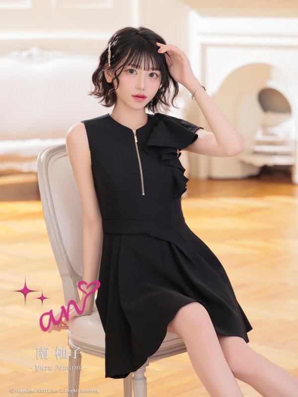 ブラック モデル：南柚子　身長：163cm　着用サイズ：Sサイズ