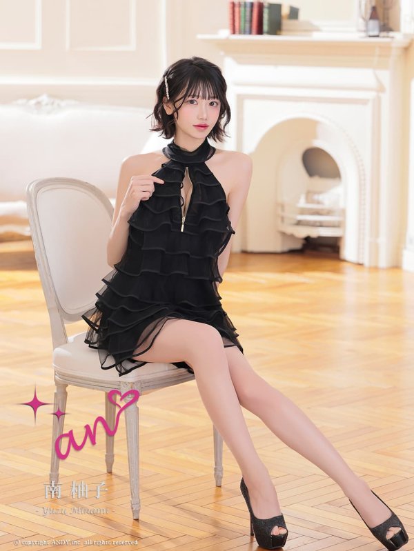 ブラック モデル：南柚子　身長：163cm　着用サイズ：Sサイズ