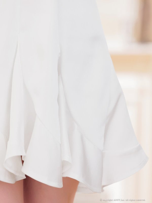 ホワイト モデル：南柚子　身長：163cm　着用サイズ：Sサイズ