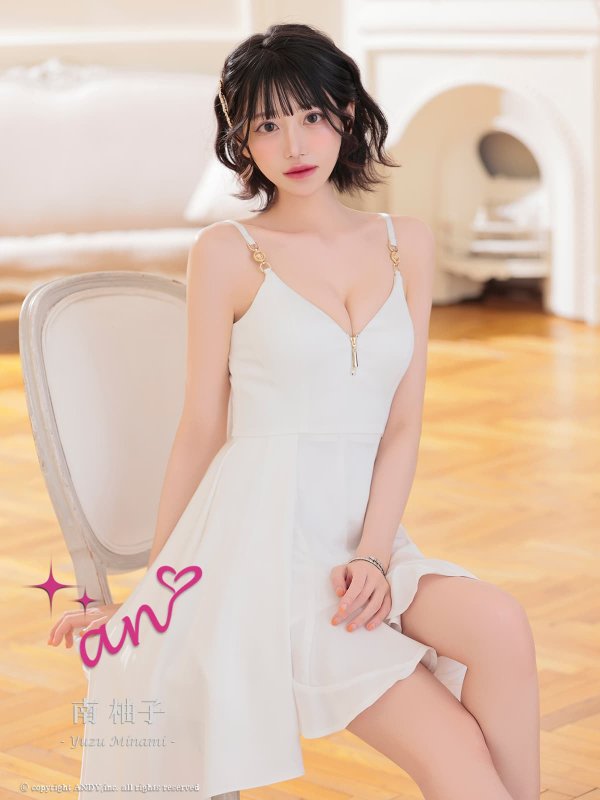 ホワイト モデル：南柚子　身長：163cm　着用サイズ：Sサイズ