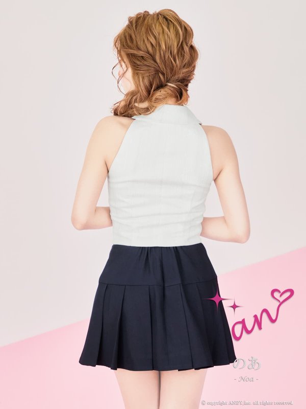 ホワイトxネイビー　モデル：のあ　着用サイズ：Sサイズ