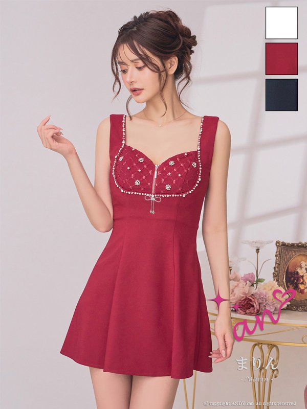 レッド　モデル：まりん　身長：171cm　着用サイズ：Sサイズ