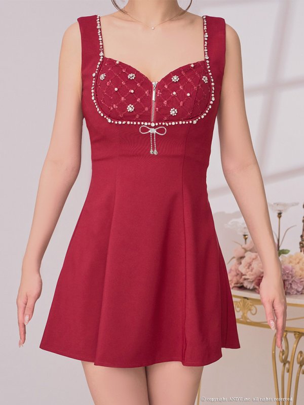 レッド　モデル：まりん　身長：171cm　着用サイズ：Sサイズ