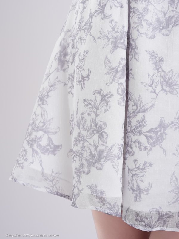 ホワイトxグレー モデル：める　着用サイズ：Sサイズ